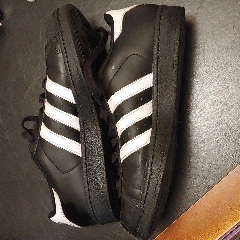 Adidas Men's  Black and White Hard Shell Superstar Sneakers Size 7.5 (1157) - Picture 2 of 9